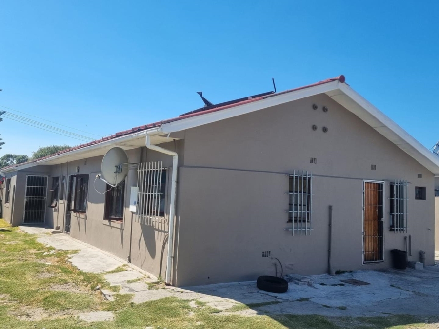 6 Bedroom Property for Sale in Bellville South Western Cape